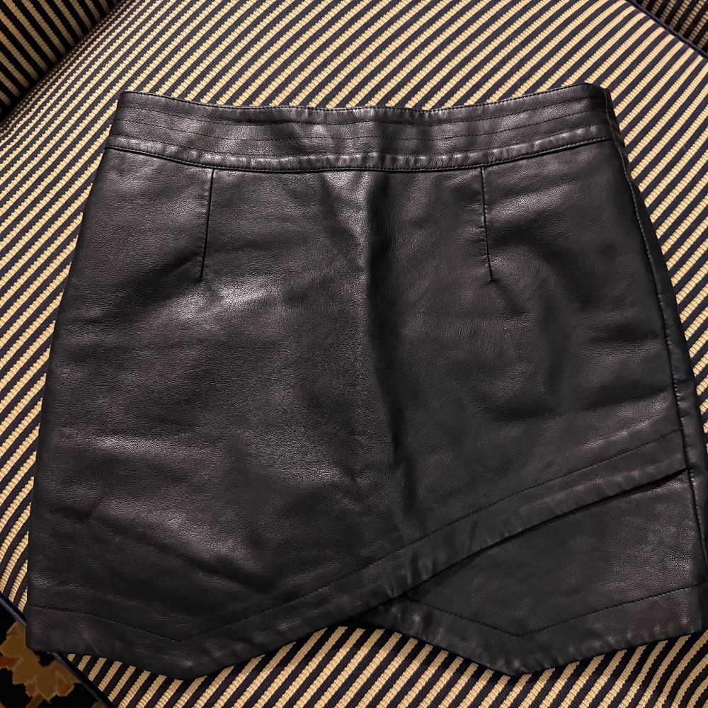 Black Faux Leather Mini Skirt – High-Waisted Structured Skirt